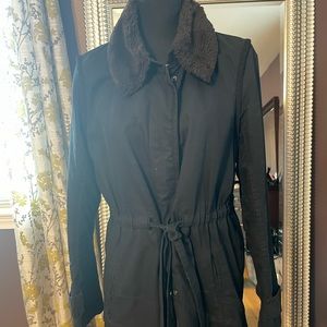 Gap lined, lightweight jacket in dark blue faux fur collar size large